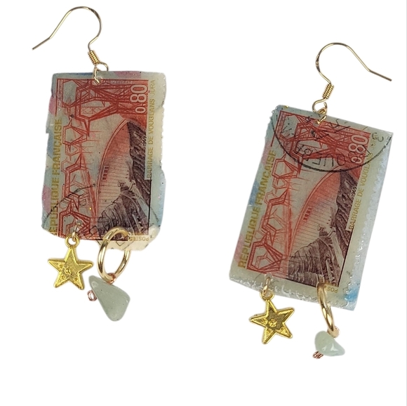 18K Gold FRANCE View of Vouglans Dam, Jura Green Aventurine Star Earrings - Picture 1 of 3